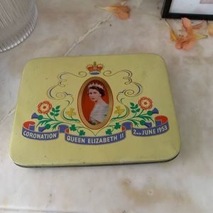 Vintage UK Queen Elizabeth Trinket Box